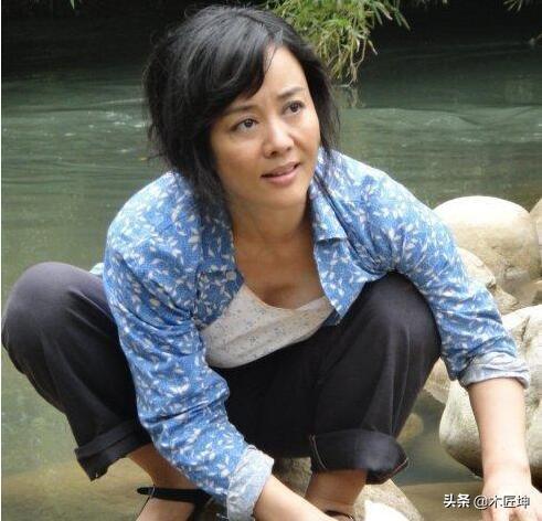 嫦娥怀孕肚子疼视频（嫦娥怀里抱着谁）